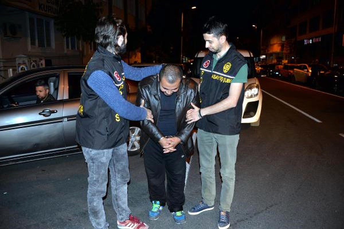 Diyarbakır\'da Yolda Yürüyen Çifte Saldıran Şüpheli Yakalandı