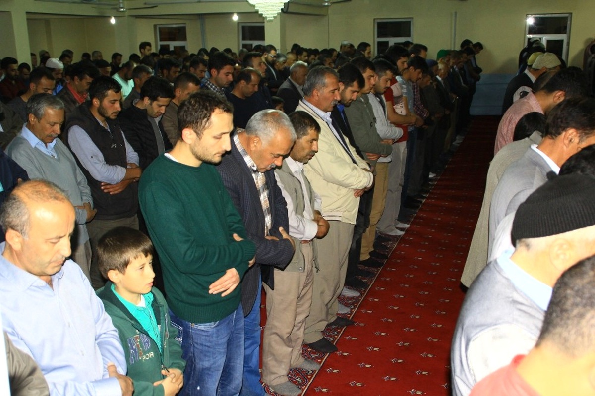 Hakkari\'de İlk Teravih Namazı Kılındı