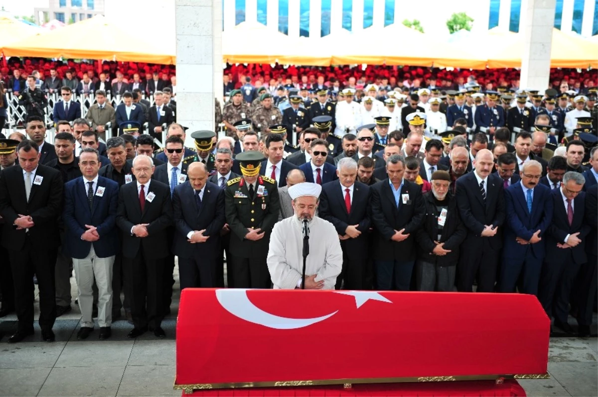 Hakkari Şehidi Gözyaşlarıyla Uğurlandı