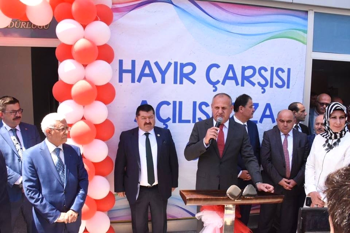 Hayır Çarşını Başkan Keleş Hizmete Soktu