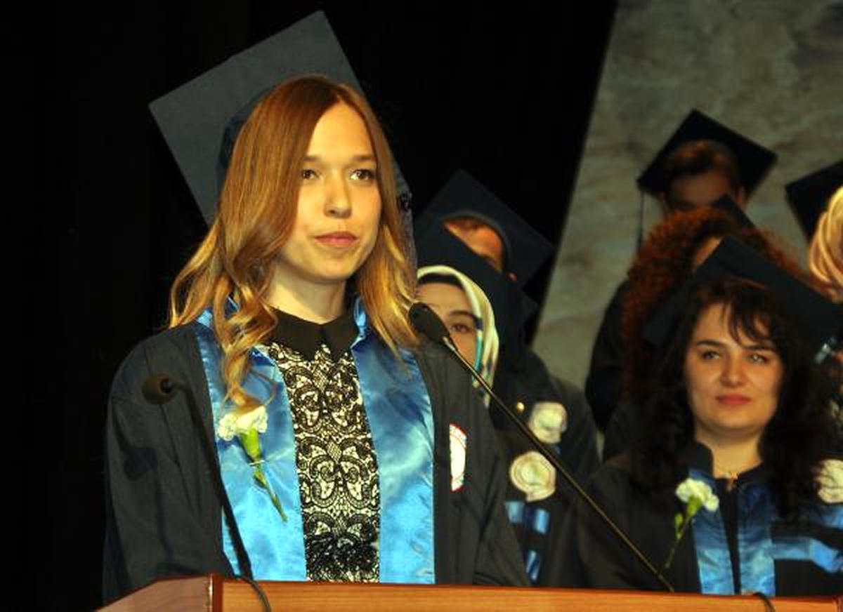 Hemşirelik Bölümü Öğrencilerinin Mezuniyet Coşkusu