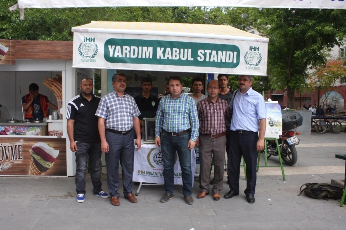 İhh\'dan Yardım Kampanyası İçin Stant