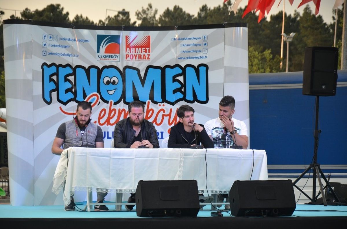 İnternet Fenomenleri Çekmeköy\'de Gençlerle Buluştu