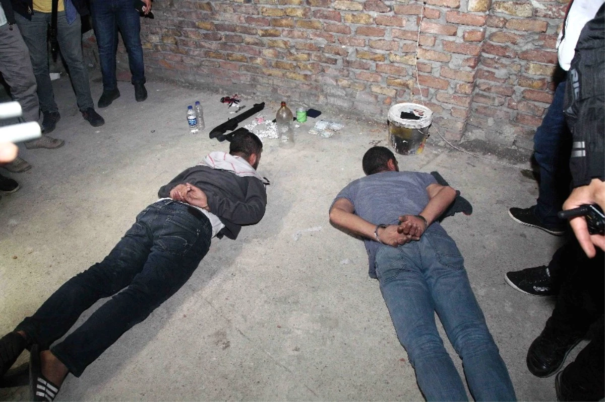 İstanbul\'da 11 İlçede Narkotik Operasyonu! Çok Sayıda Gözaltı Var