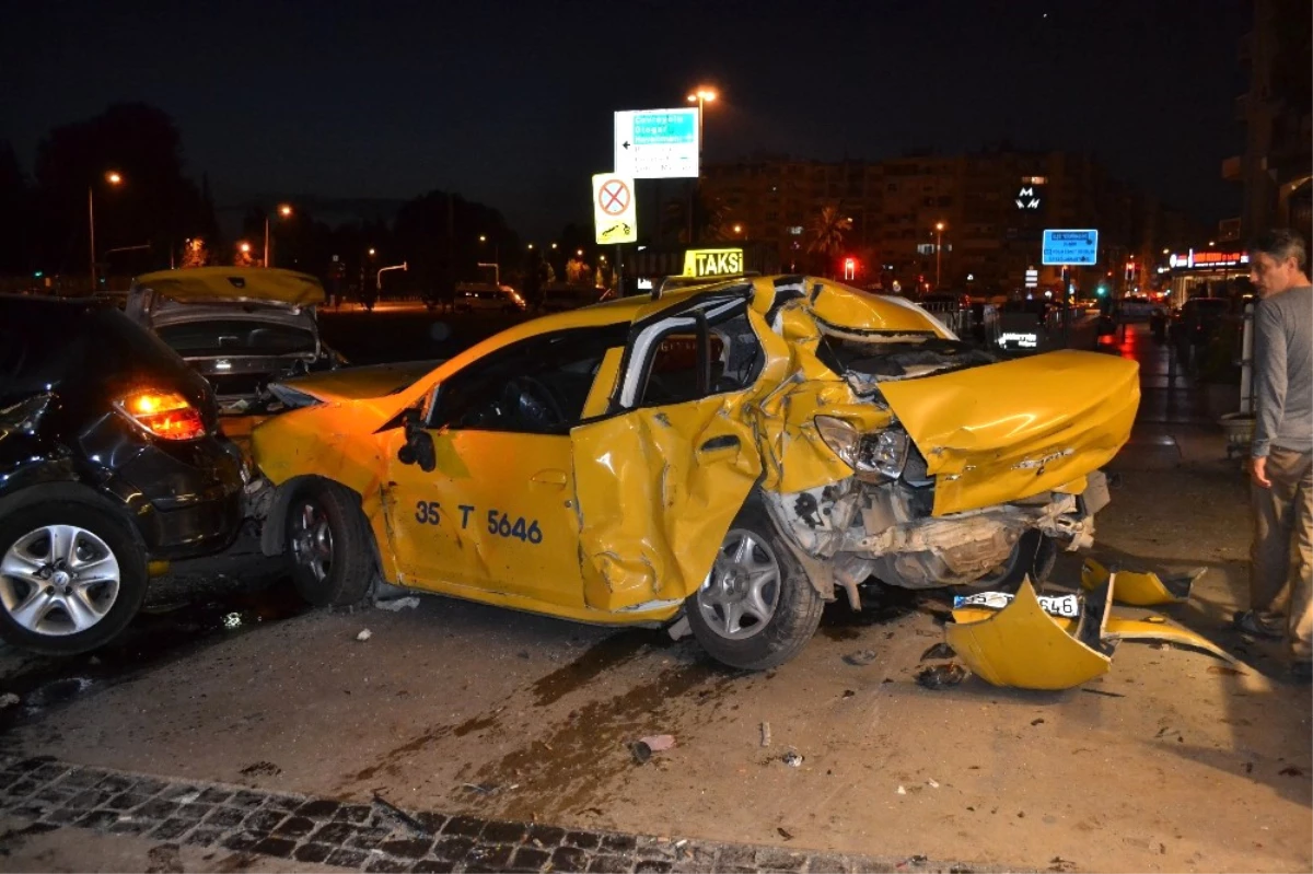 İzmir\'de Trafik Kazası: 2 Ağır Yaralı
