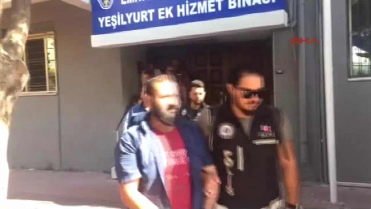 Izmir Polisi, Ayakkabı Ustası Olan Suriyeli\'nin Insan Kaçakçılığı Şebekesini Çökertti