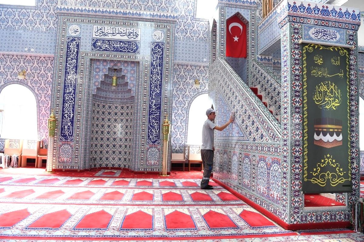 Konyaaltı\'nda Cami ve Mescitlerde Temizlik