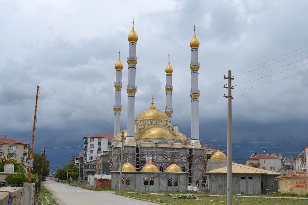 Kulu\'da Yapımı Süren Yeşil Cami Kısmen İbadete Açıldı