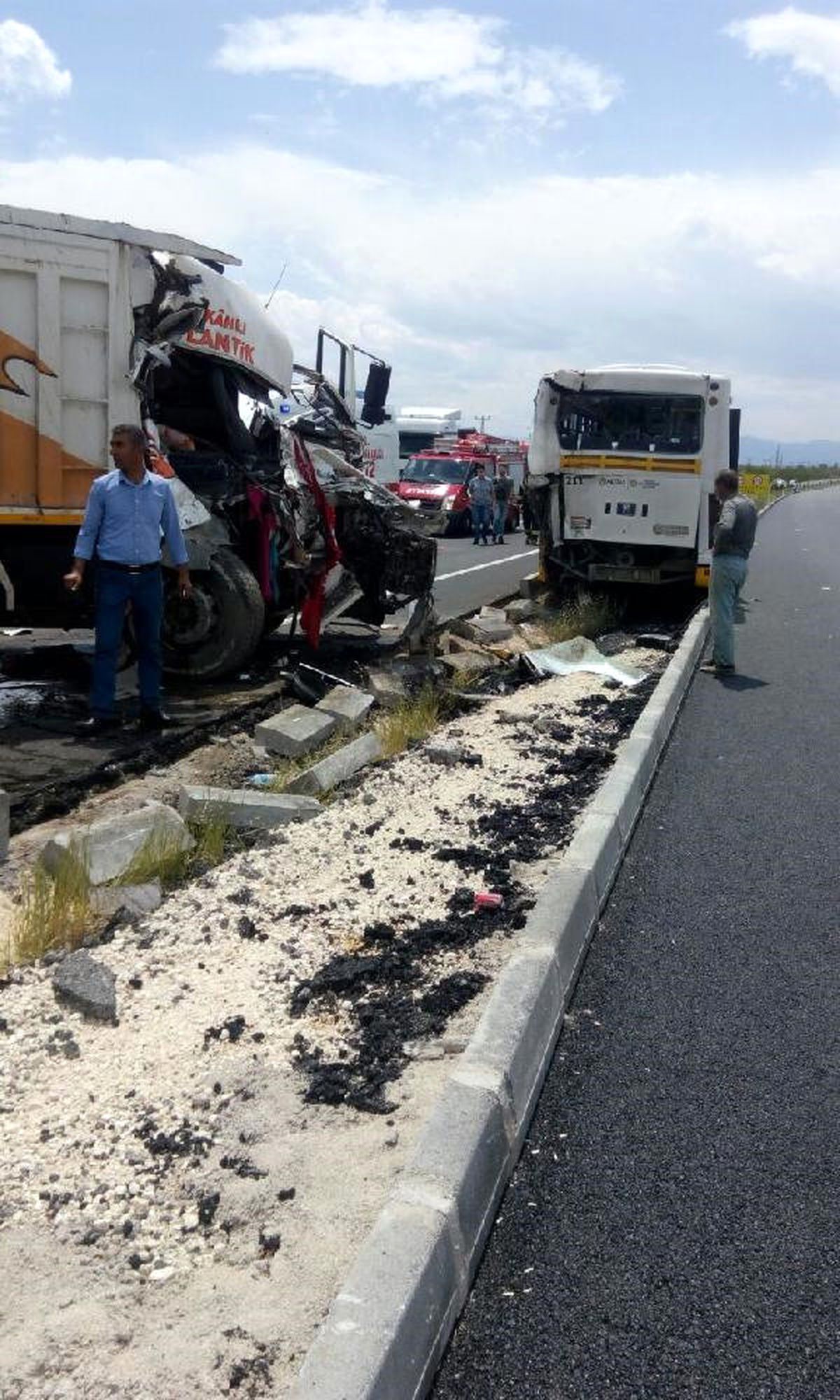Malatya\'da Belediye Otobüsüne Kamyon Çarptı: 4 Yaralı (2)- Yeniden