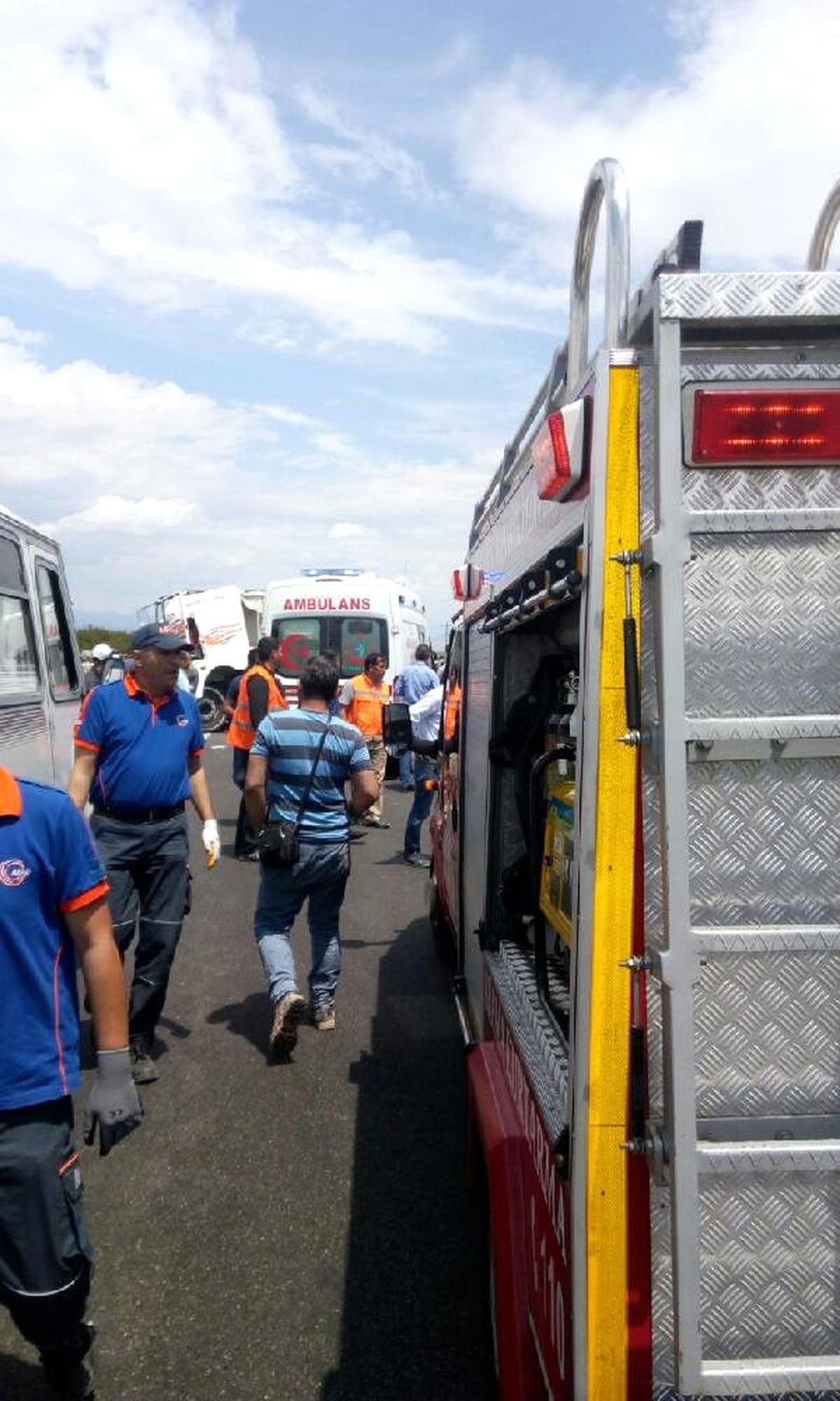 Malatya\'da Belediye Otobüsüne Kamyon Çarptı: Yaralılar Var (1)
