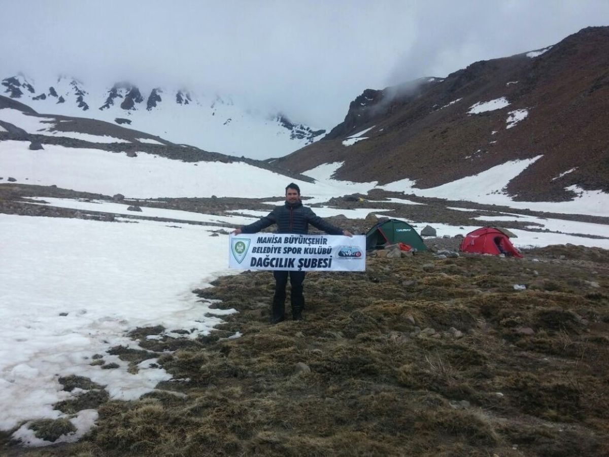 Manisalı Dağcı Erciyes\'in Zirvesinde