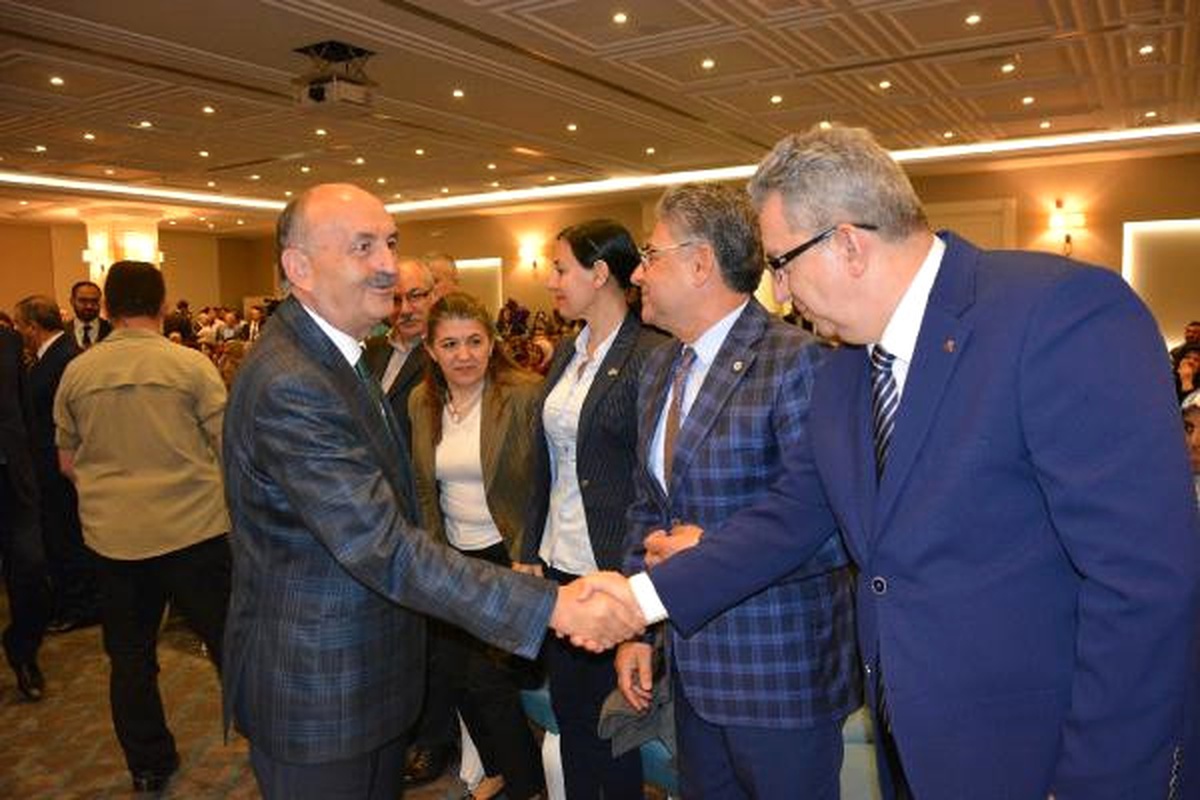 Müezzinoğlu: Dünyaya Yeniden Medeniyet Sunacak Bir Milletin Mensupları Olabiliriz (2)