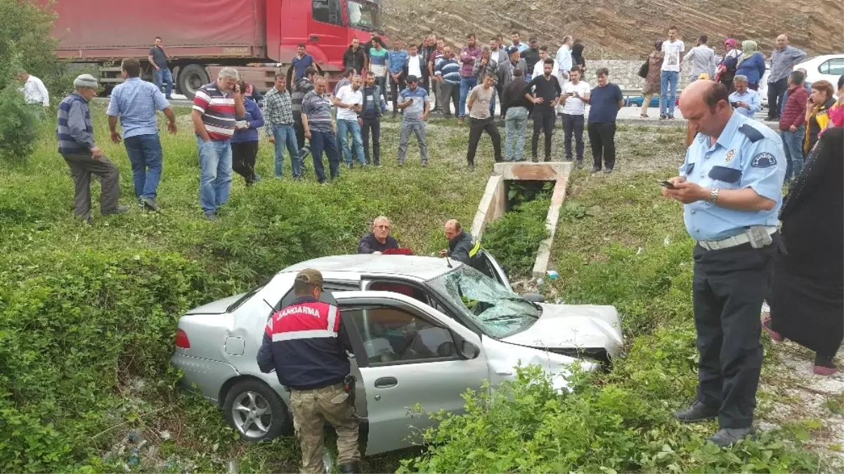 Otomobil Kanala Uçtu: 1 Ölü, 3 Yaralı