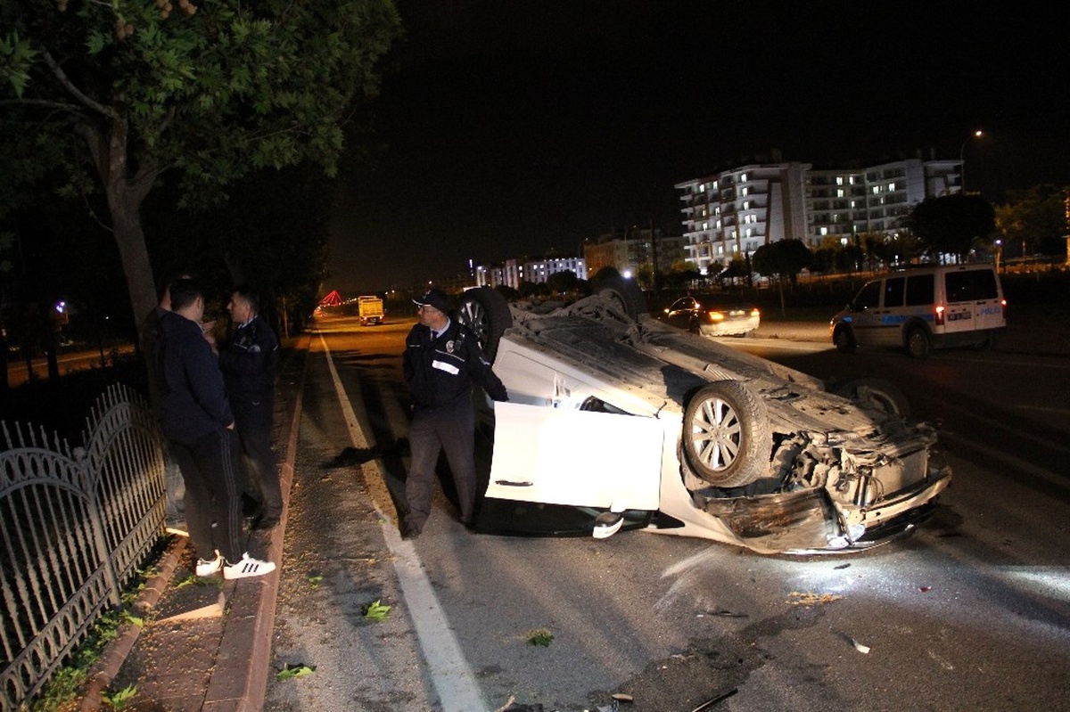 Otomobiliyle Takla Atan Alkollü Sürücü Yaya Olarak Kaçtı