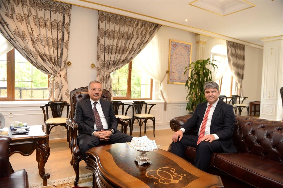 Özdurmaz\'dan Vali Özdemir\'e Veda Ziyareti