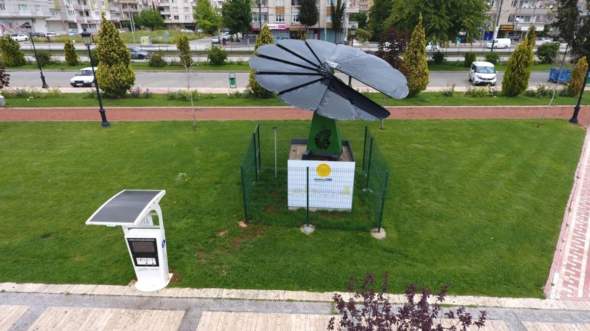 Parkta Akıllı Çiçek Sistemi ile Enerji Üretiliyor