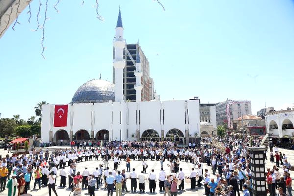 Ramazan Ayının Gelişi Mersin\'de 90 Davulcuyla Kutlandı