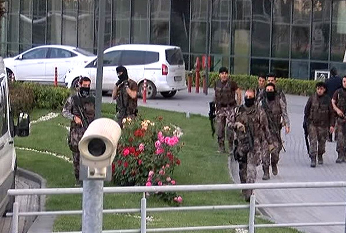 Rezidansta "Silahlı Şahıs" Alarmı