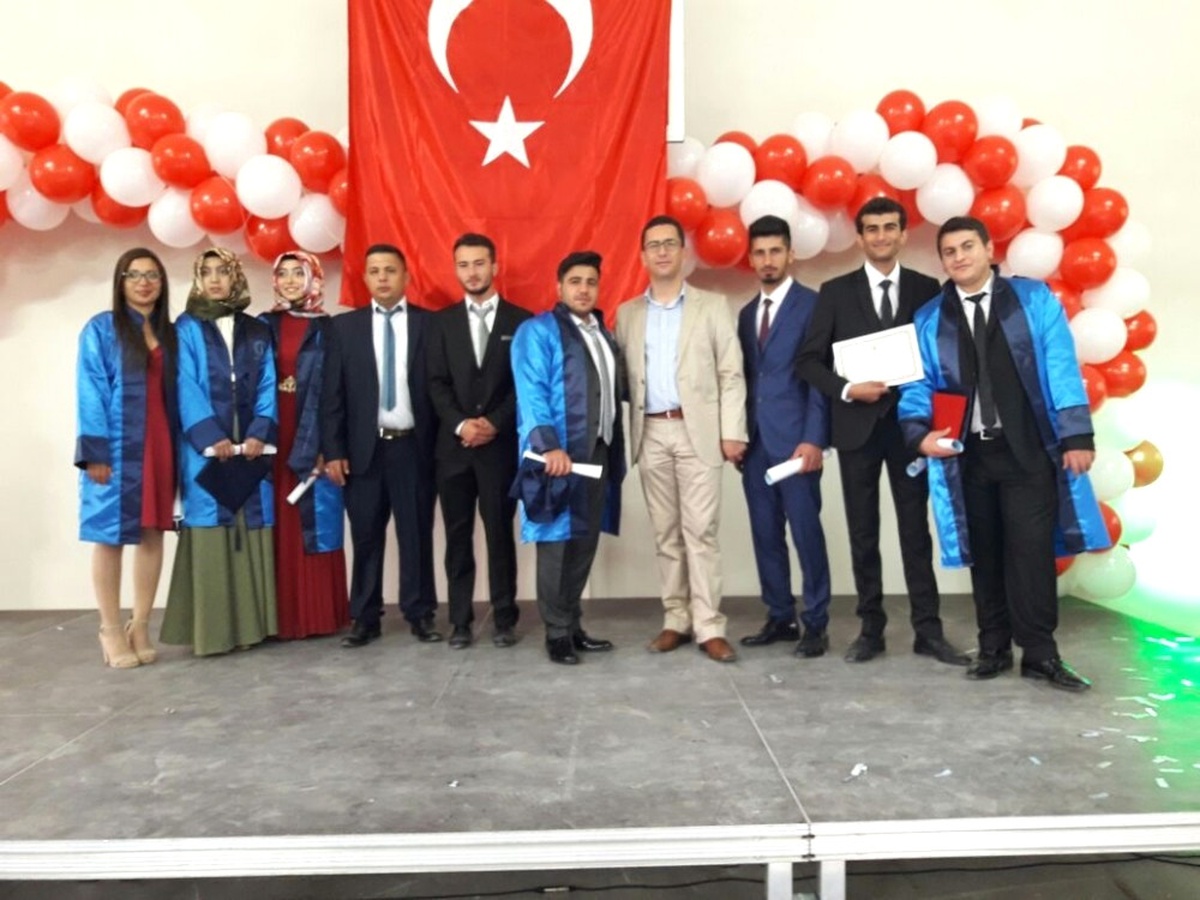 Şaphane Myo\'da Mezuniyet Sevinci