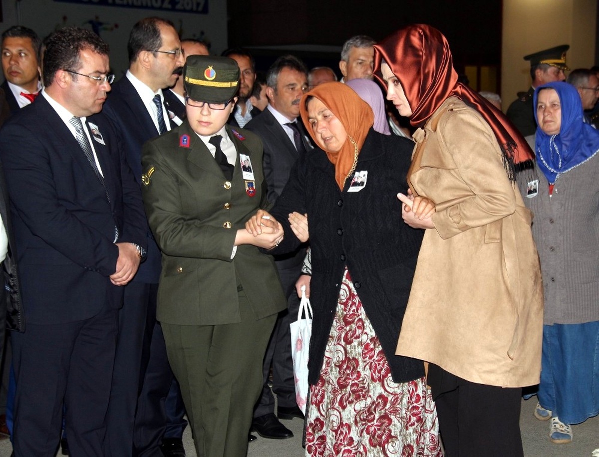 Şehidin Eşi ve Çocukları Aynı Uçakla Geldi