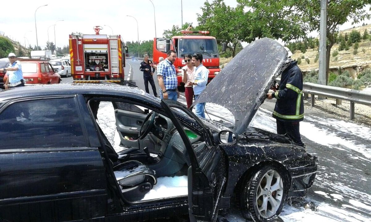 Seyir Halindeki Otomobil Alev Aldı
