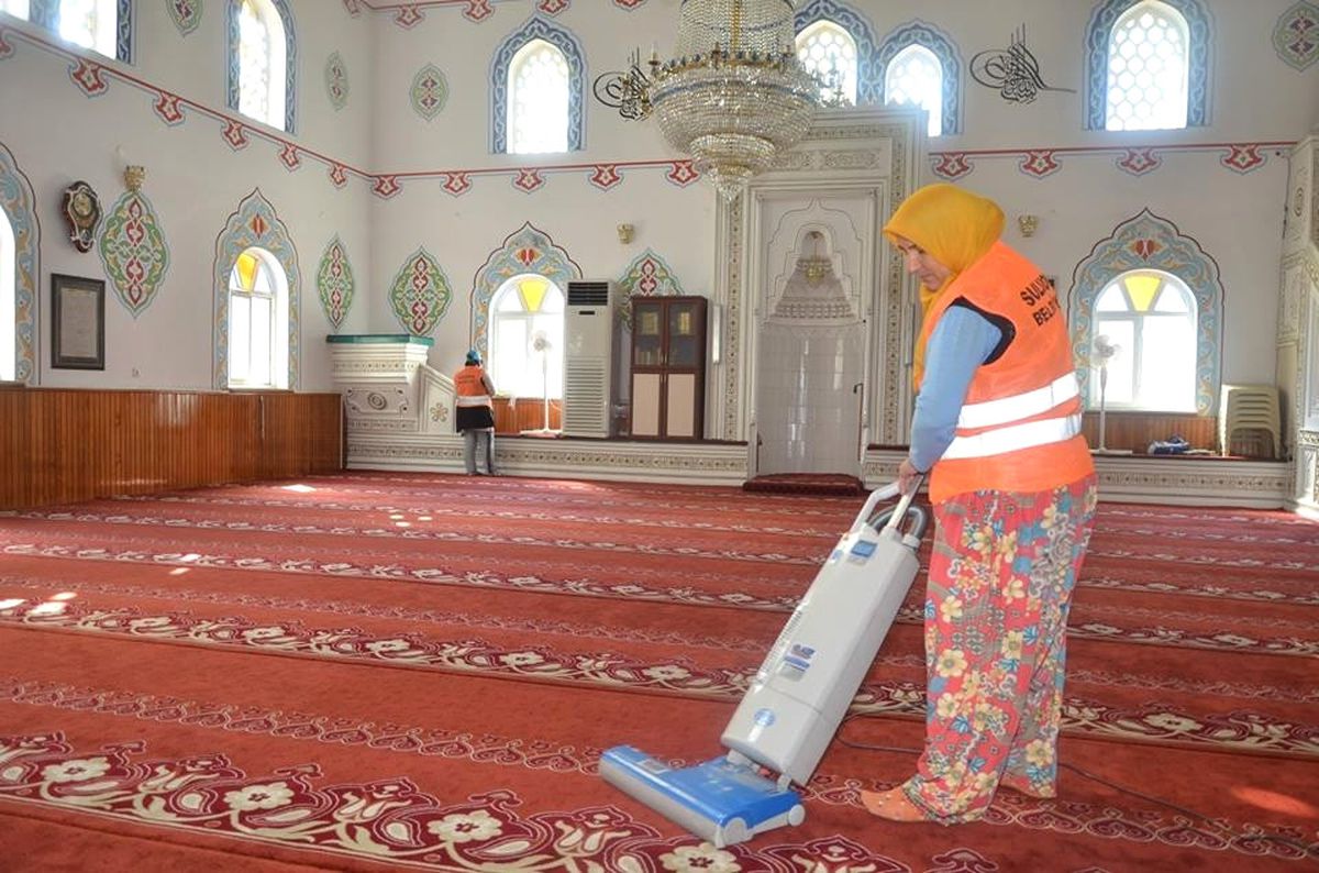 Suluova\'daki Camilerde Ramazan Temizliği