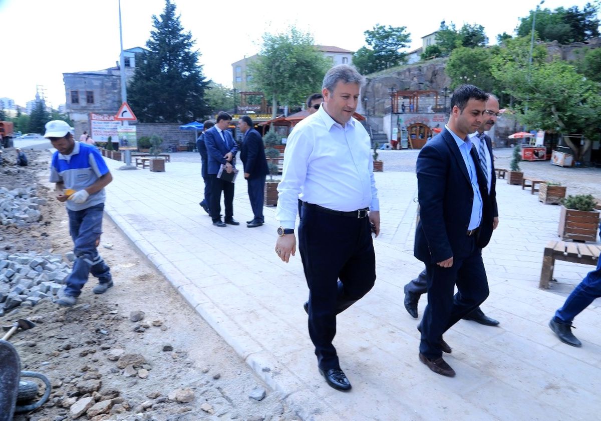 Talas\'ta Asfalt Çalışmaları Devam Ediyor