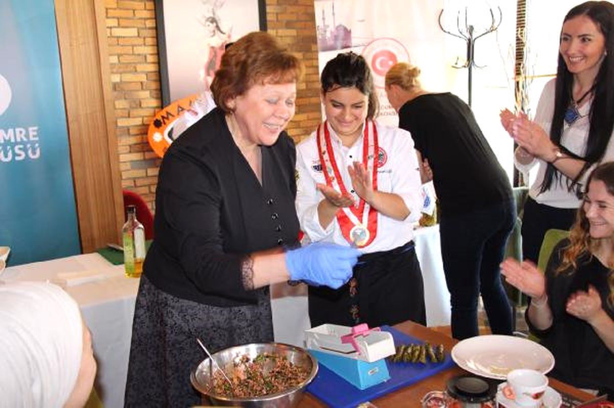 Tataristan Meclis Başkan Yardımcısı\'na Sarma Sardırdılar