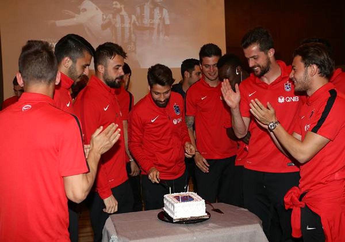 Trabzonsporlu Olcay\'a Doğum Günü Kutlaması