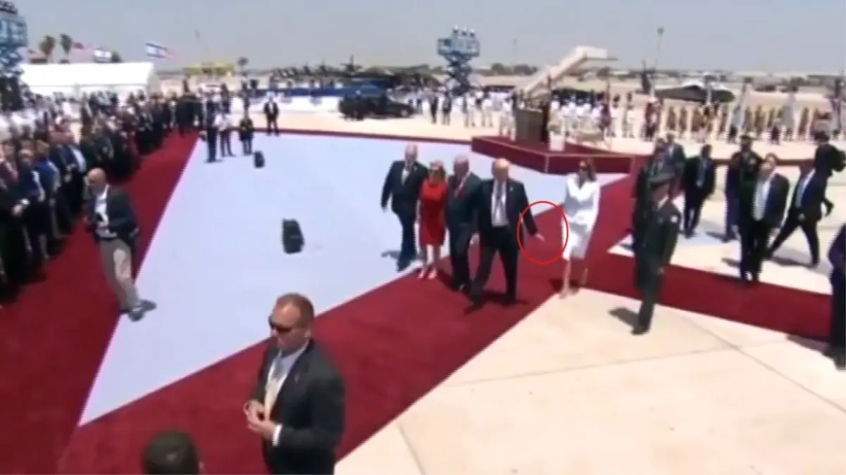 Trump Alay Konusu Oldu: Işte O Görüntüler