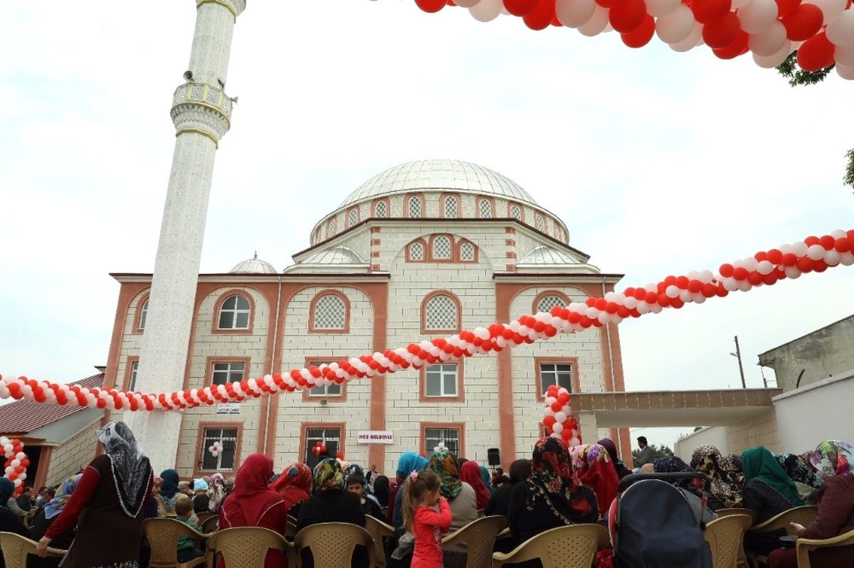 Uzgur Camisi İbadete Açıldı