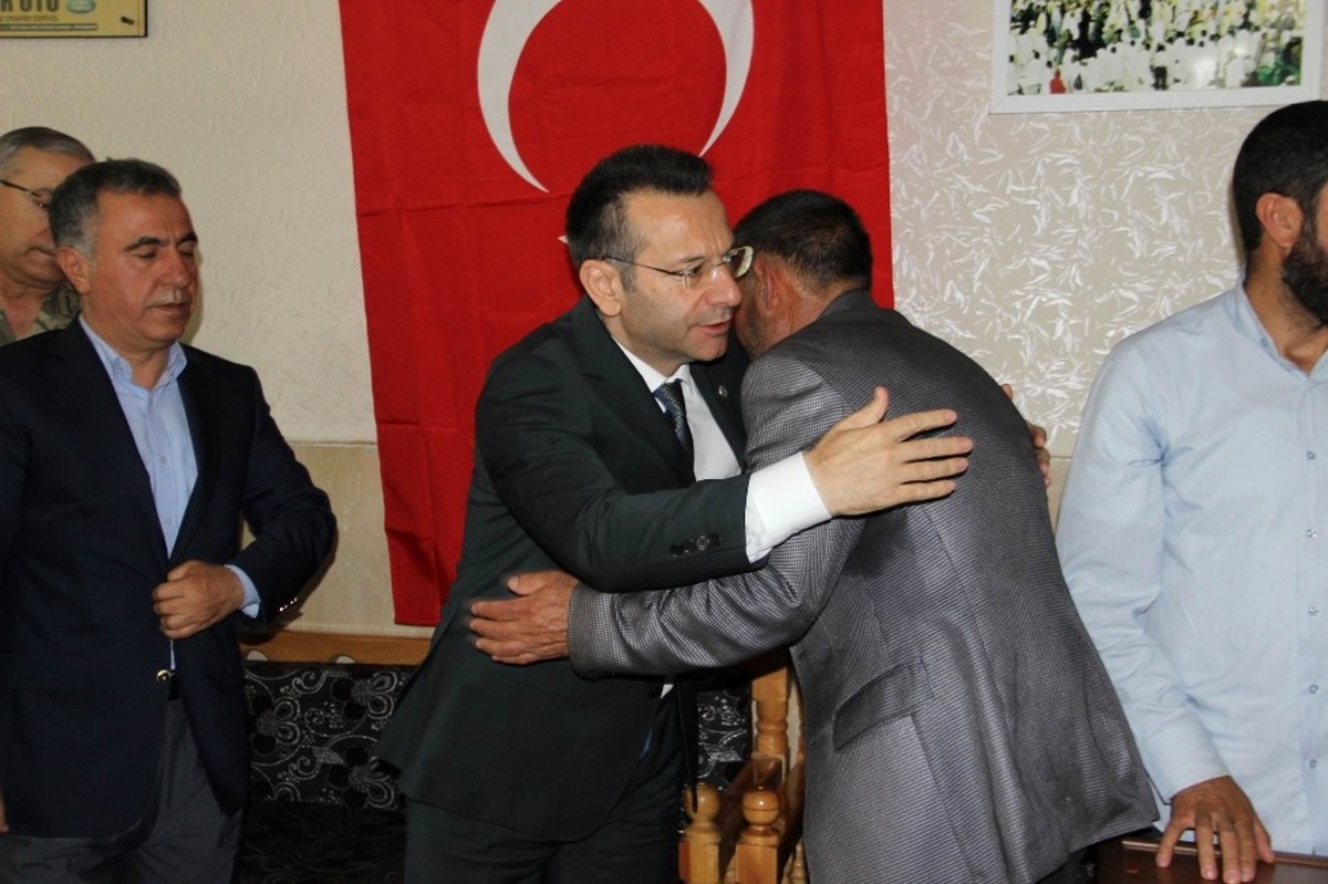Vali Aksoy\'dan Şehit Ailesine Taziye Ziyareti