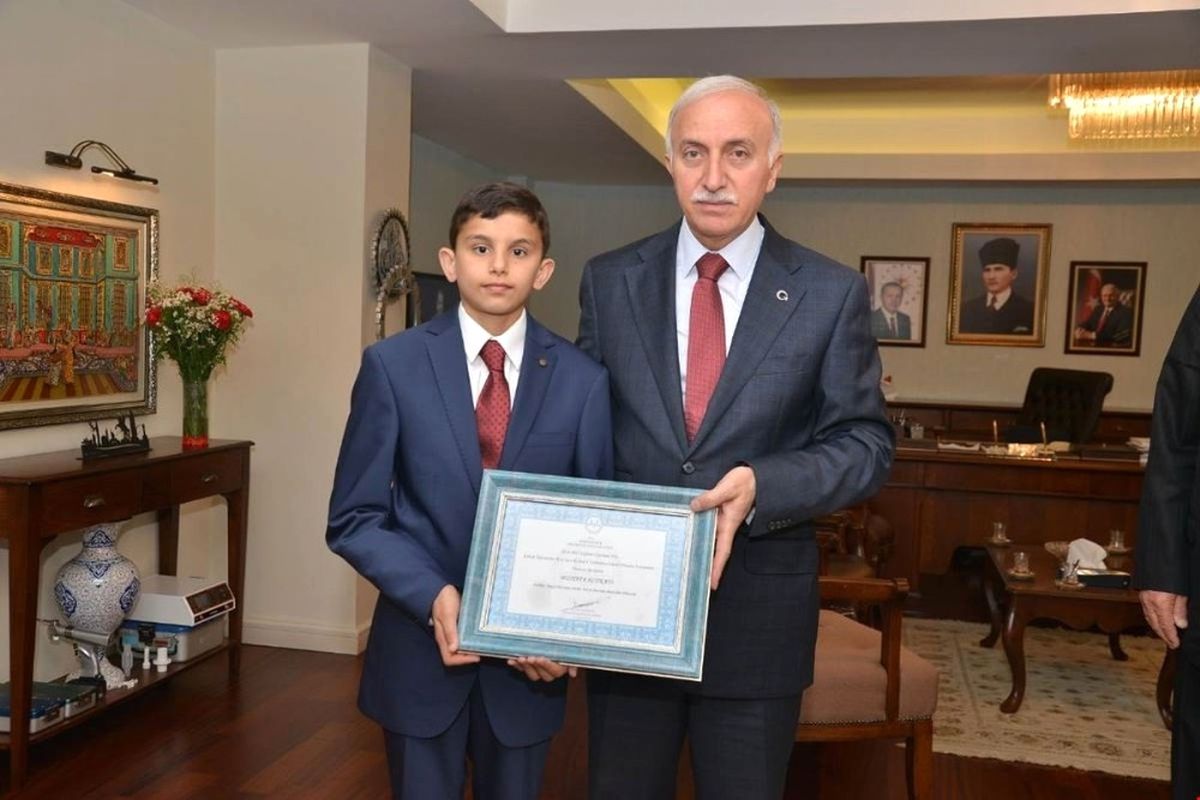 Vali Şahin\'den Türkiye Birincisine Ödül