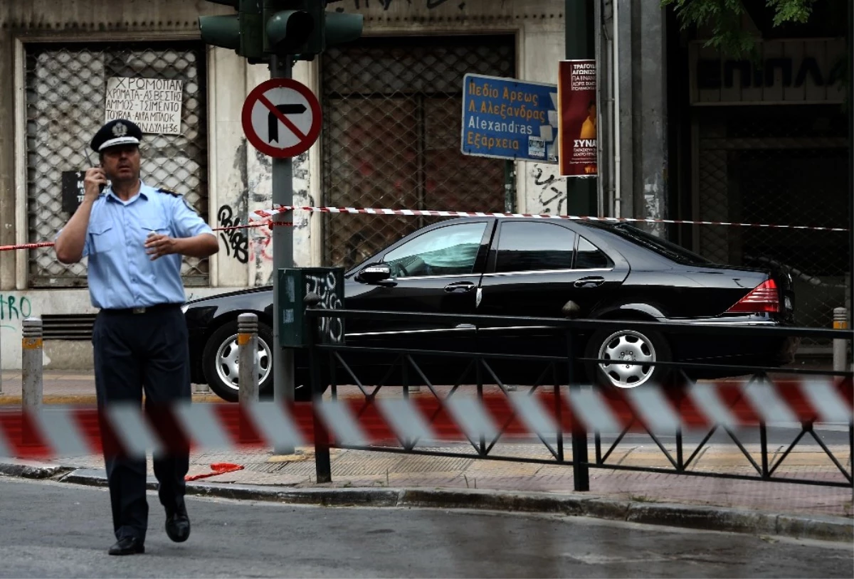 Yunanistan\'ın Eski Başbakanı\'na Gönderilen Bombalı Zarf Atina Akademisi Adına Yollandı