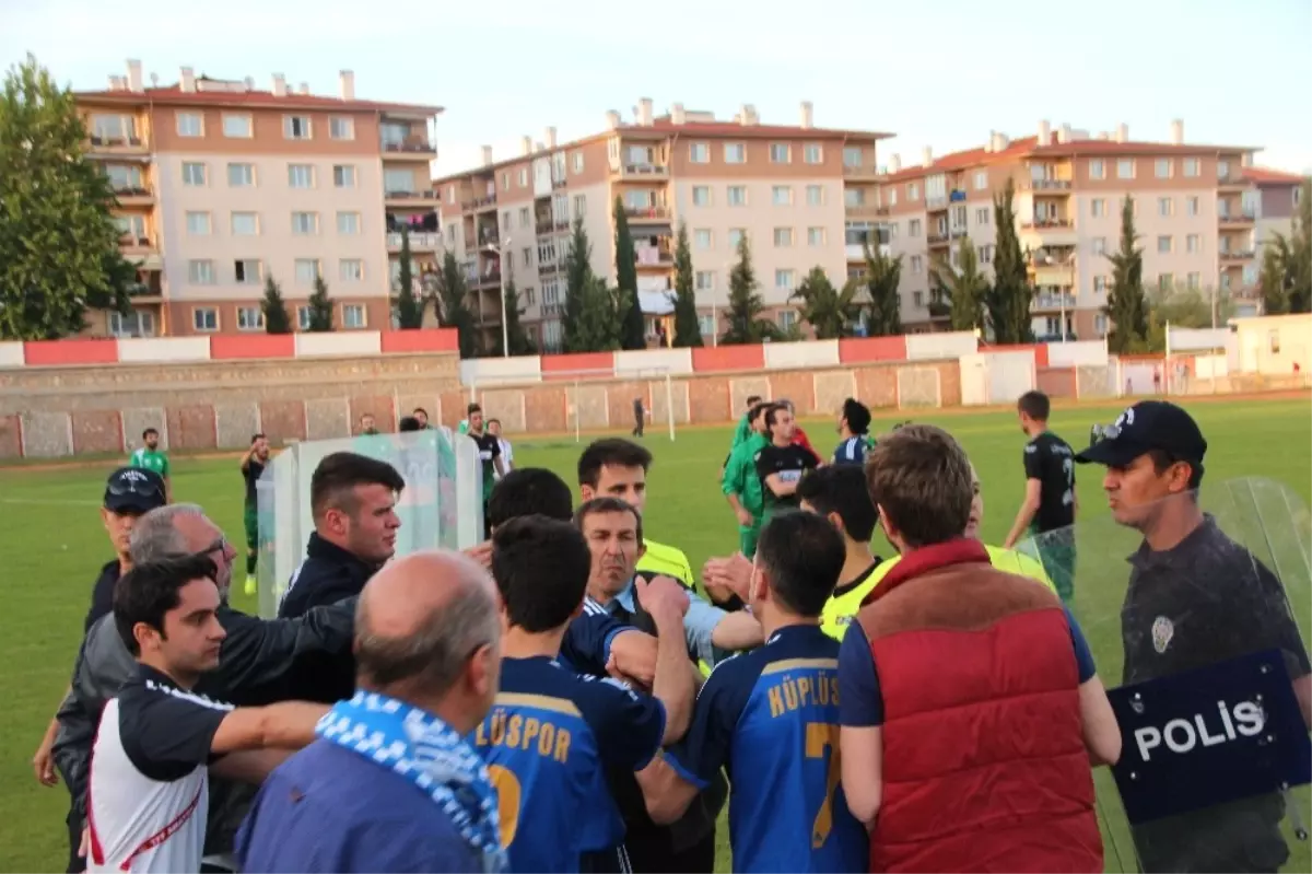 90+4\'te Gol Olunca Saha İçi Bir Anda Karıştı