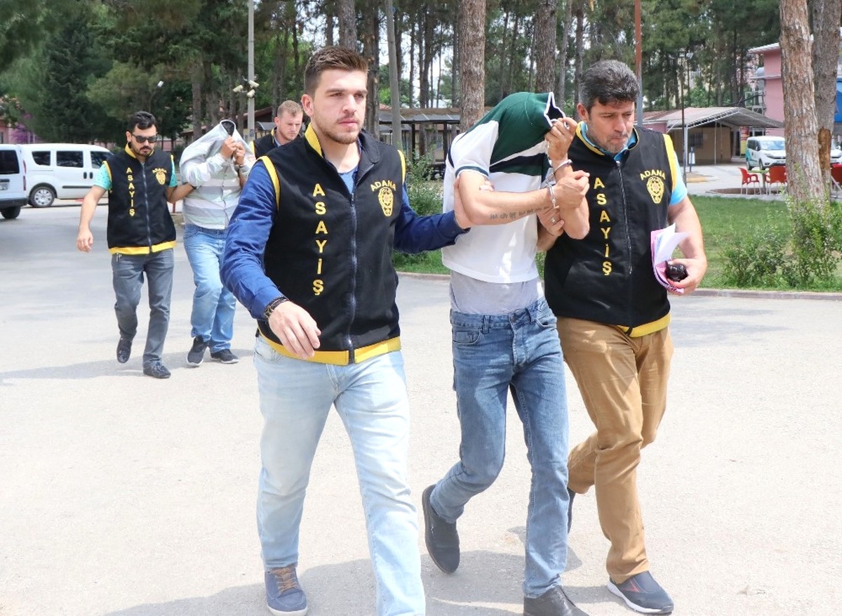 90 TL İçin Kapkaç Yapan Kuzenler Adliyeye Sevk Edildi