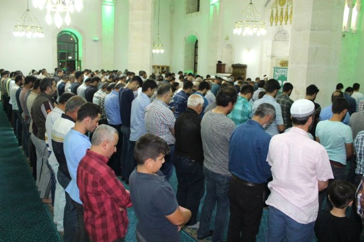 Adıyaman ve Kahramanmaraş\'ta İlk Teravih Kılındı