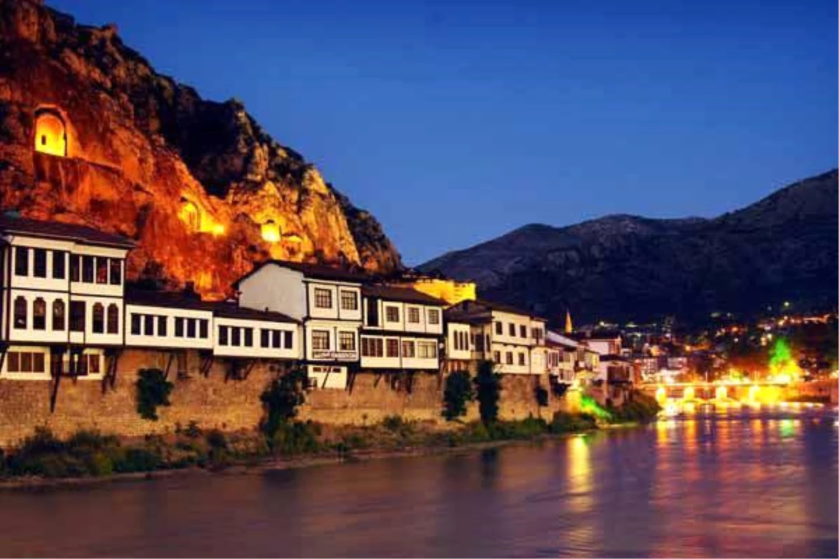 Amasya Belediyesi Kosova\'nın Prizren ve Arnavutluk\'un Berat Şehirleriyle Kardeş Şehir Oluyor