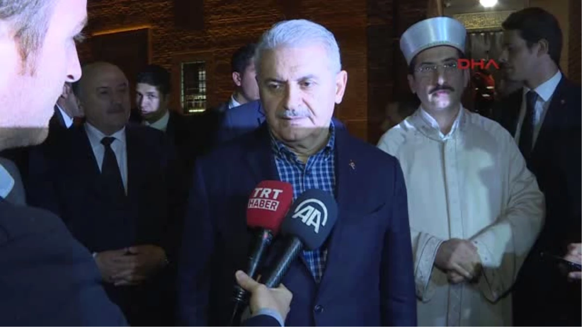 Ankara - Başbakan Yıldırım, Ilk Teravih Namazını Hacı Bayram\'da Kıldı