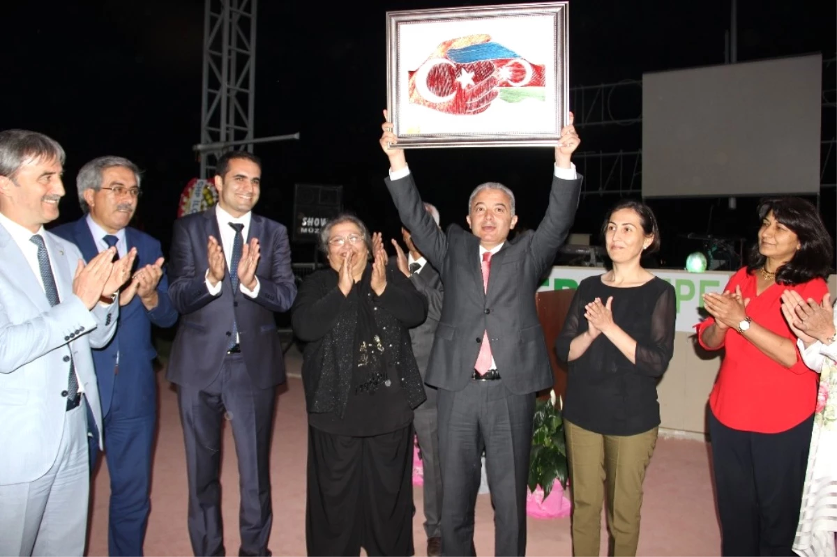 Azerbaycan\'ın 99\'uncu Kuruluş Yıldönümü Turgutlu\'da Kutlandı