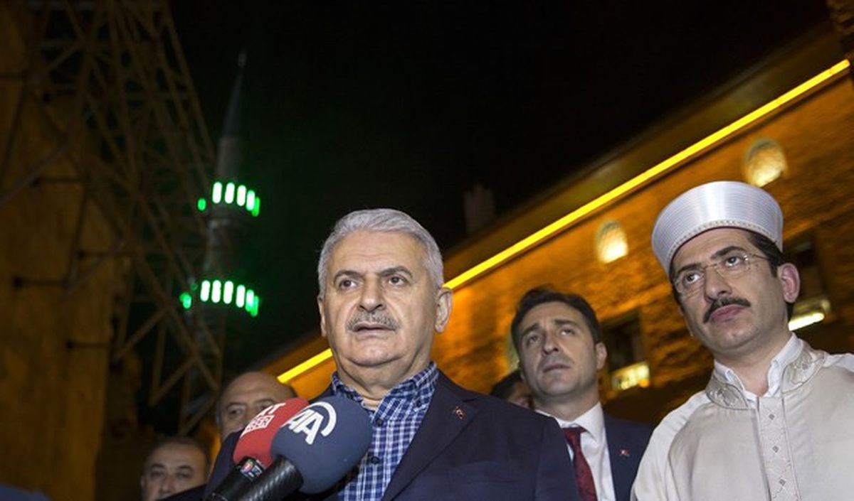 Başbakan Yıldırım, İlk Teravih Namazını Hacı Bayram-ı Veli Camii\'nde Kıldı