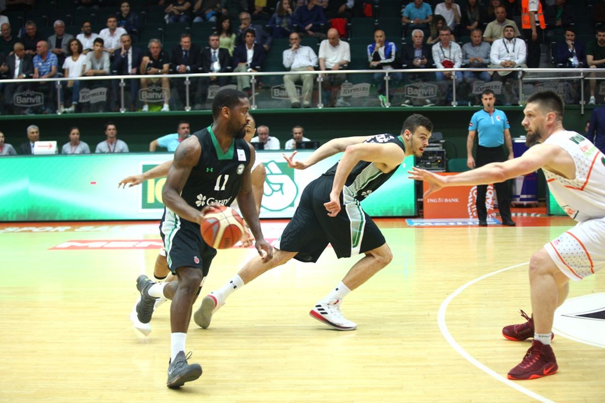 Darüşşafaka Doğuş yarı finale uçtu