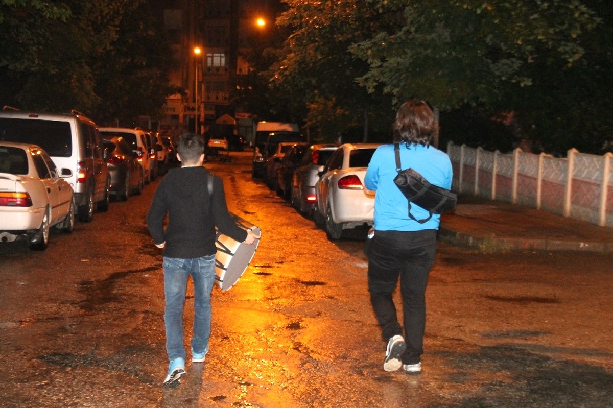 Davulcu Çift, Komşularını Sahura Uyandırdı