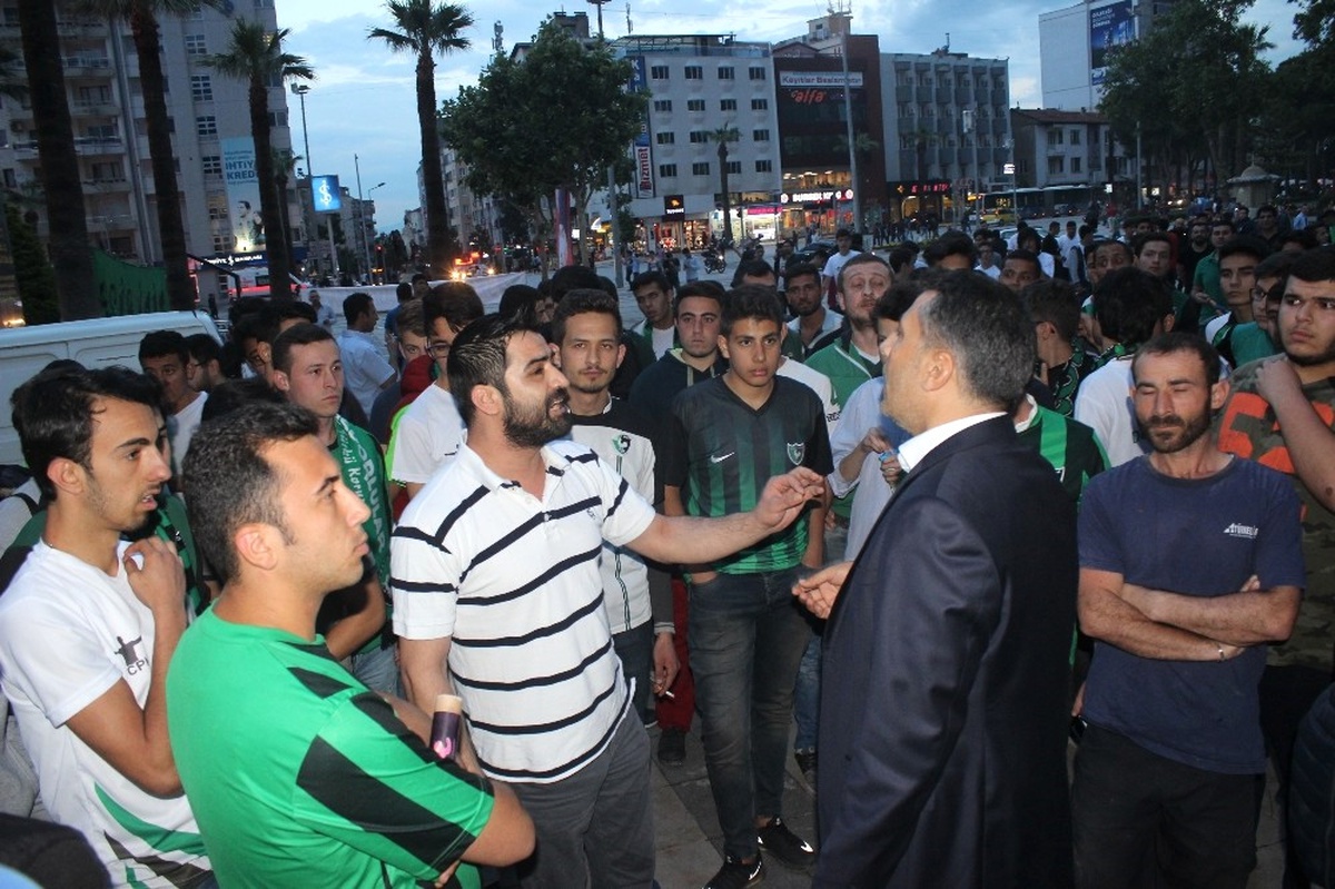 Denizlispor\'un 51. Yıl Kutlamasında Gerginlik