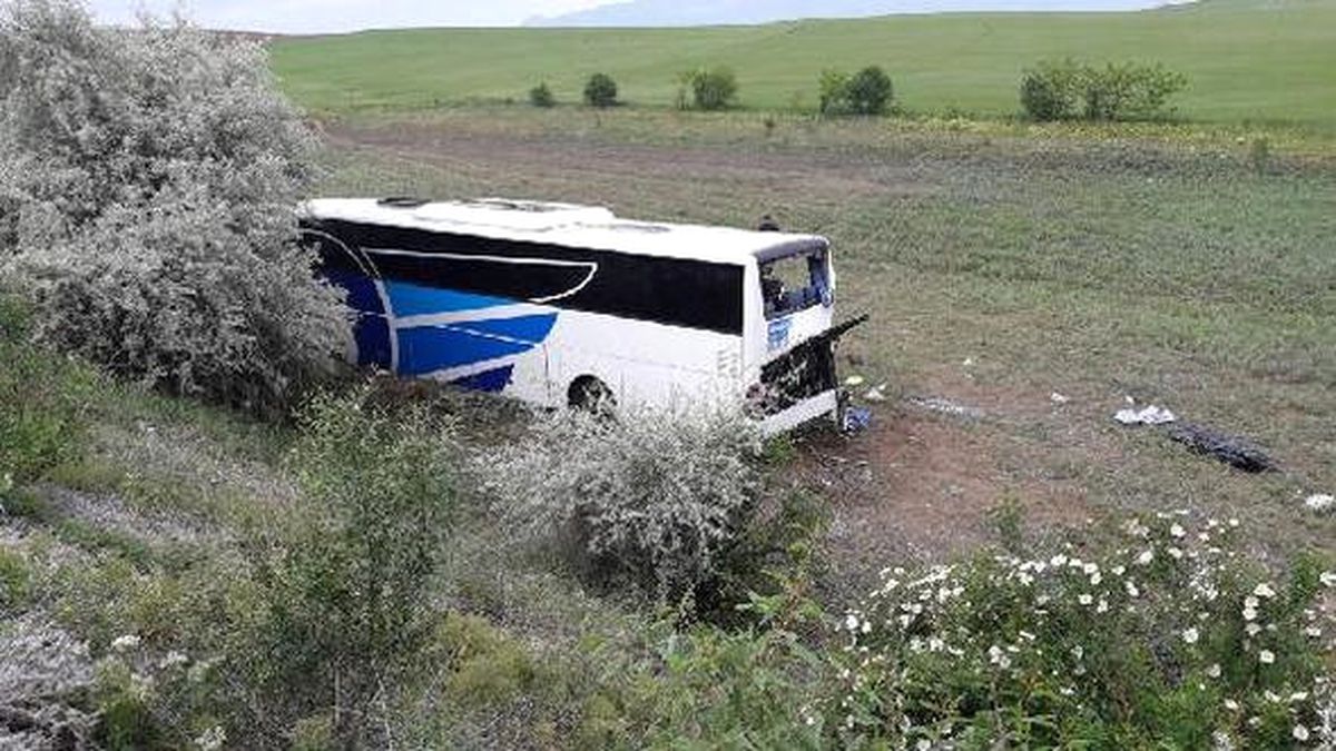 Dha Ankara- Ankara\'da Yolcu Otobüsü Kaza Yaptı : 8 Ölü, 11\'i Ağır 32 Yaralı (1)