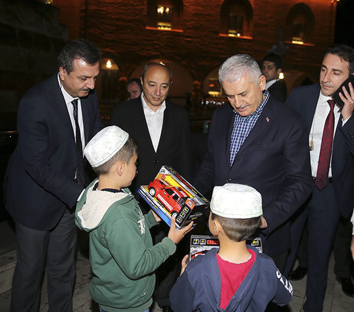 Dha Ankara - Başbakan Yıldırım İlk Teravih Namazını Hacı Bayram\'da Kıldı