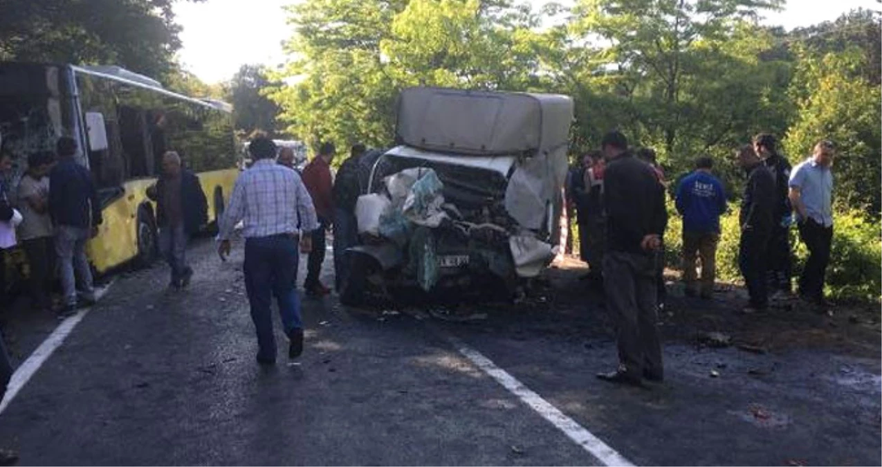 Sarıyer\'de Feci Kaza! Belediye Otobüsü ile Kamyonet Çarpıştı: 1 Ölü, 5 Yaralı
