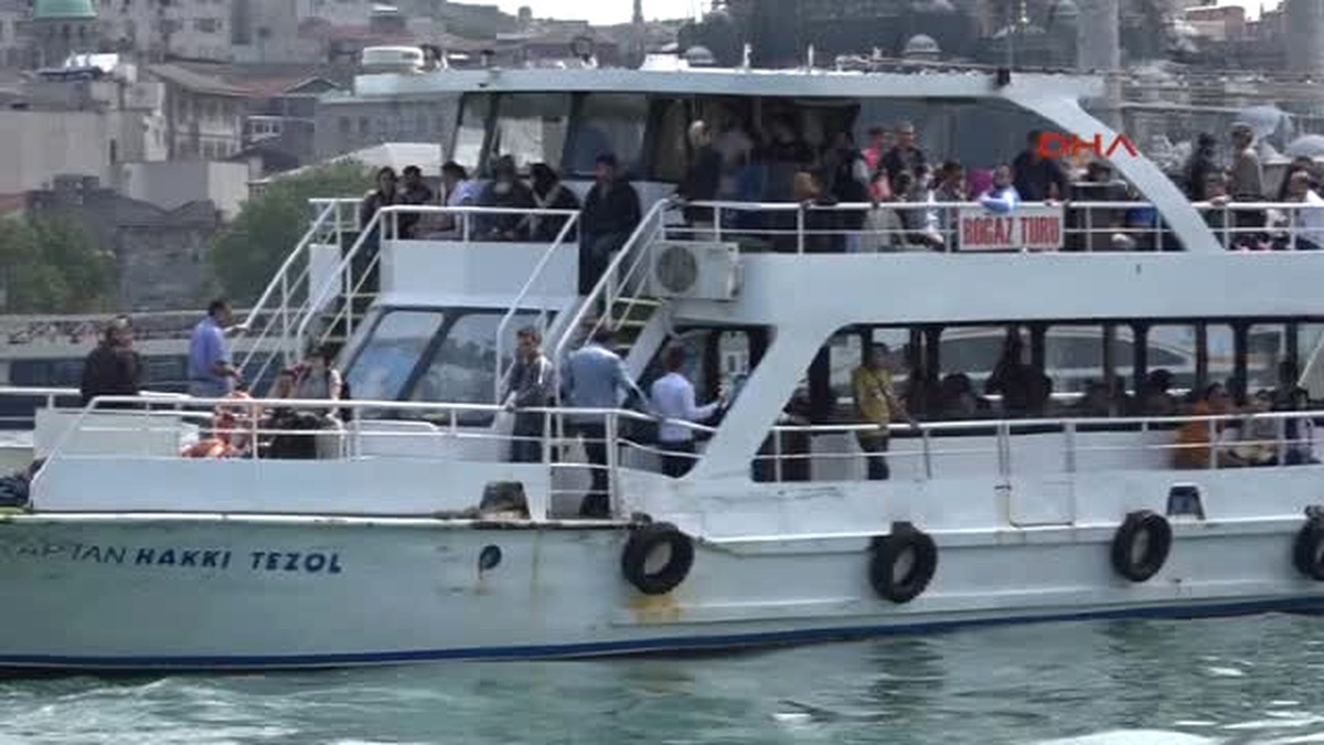 Dha İstanbul -  Tur Teknesinden Boğaz\'a Atladı