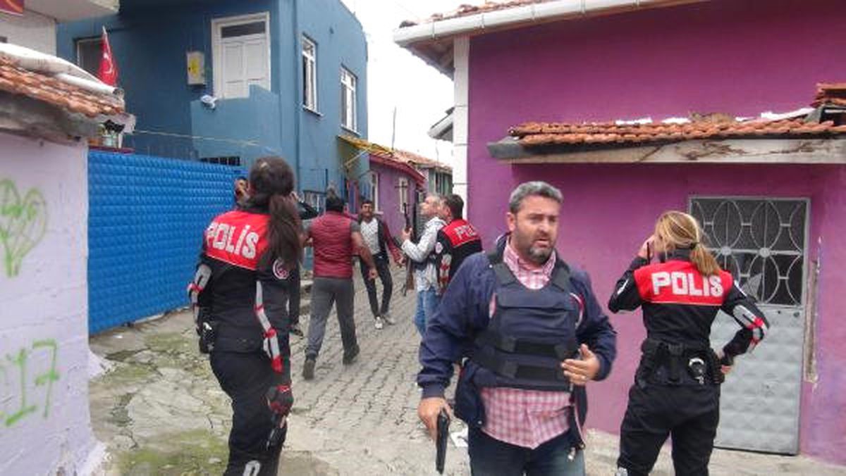 Dha Yurt - Cenazede \'Pompalı Katilin Geleceği\' Söylentisi Panik Yarattı (2)