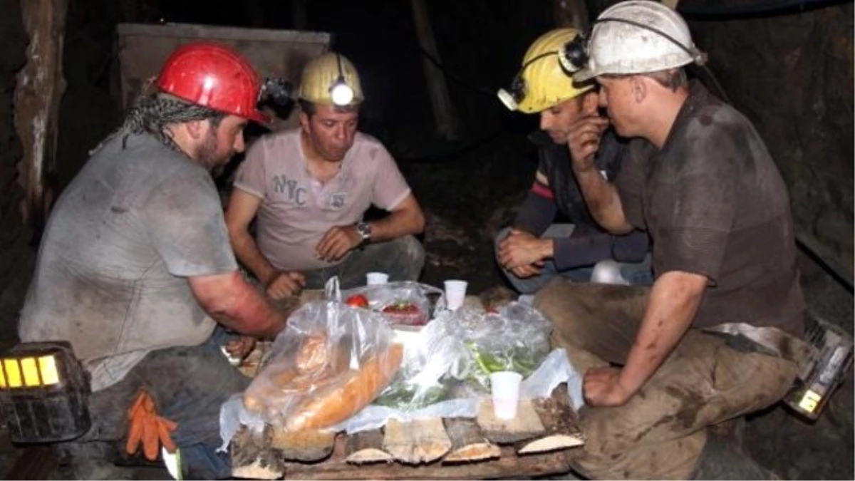 Dha Yurt - Maden İşçileri Yerin Metrelerce Altında Sahur Yaptı
